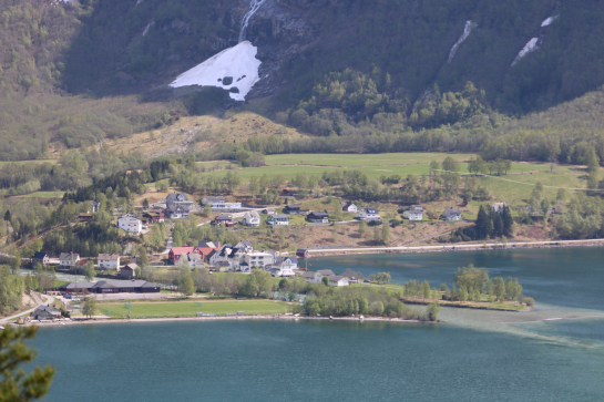 Hjelle am östlichen Ende des Sees Oppstrynsvatnet, norwegische Kommune Stryn, Provinz Vestland